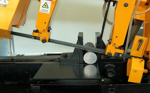 孝南数控带锯床自动送料精度会出现偏差吗？